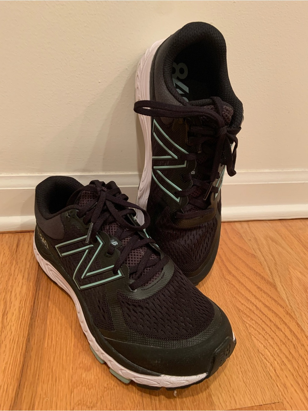 New Balance 840 Women's Black Running Shoes with Mint Trim